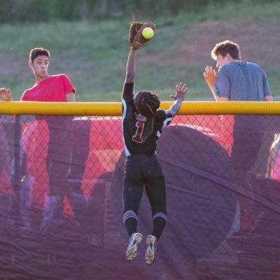 Carolina Softball Commit❤️  Lady Dukes Lamar 18u gold Whitewater high school c/o 2022 #track❤️ Proverbs 16:3🙌🏽 #BLESSED