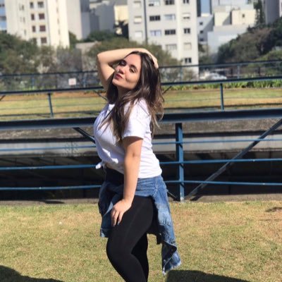 Num mundo que se faz deserto, temos sede de encontrar um amigo.✌