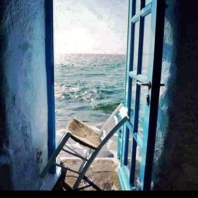 “Vivimos en una época en que las cosas innecesarias son nuestras únicas necesidades.” ...Oscar Wilde