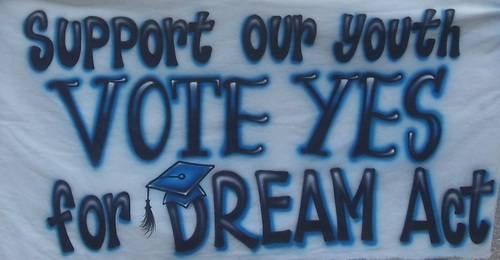 Delaware Dream Team r students, educators, parents, & community members that advocate 4 the rights of immigrant youth, especially the passage of the DREAM Act.