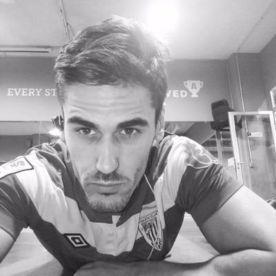 FLolaiza's profile picture. Ex orejudo. Antifascista y feminista.
Esto no saldrá en los medios.
¡Florentino, te follaste a mi novia del instituto!