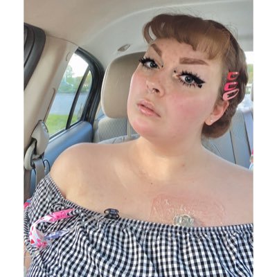 pan & polyam🦋they/she🐇animals, arts, & the world🎠disability advocate🧸leftist & intersectional feminist🐁gross in my spare time⛓ $chronicallykalie