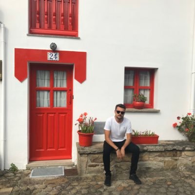 albertlara494's profile picture. 