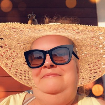 Born in 1966! Teacher and Music lover! Fan of @magnus_cson @brotherleo @samwickensmusic @5SOS @niallofficial @louis_tomlinson @lewiscapaldi @zacharybiss