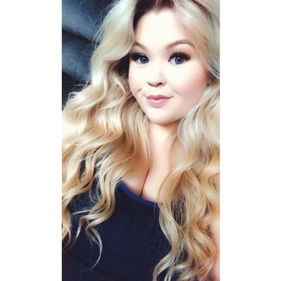 chloefirby's profile picture. .