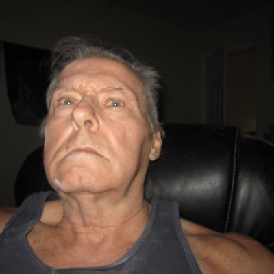 MoodieMann's profile picture. Old man now with semblance of Youth  Self taught artist but far from naïve.  Father and Grandfather.  Perhaps a distant entity to those.  Hypnosis