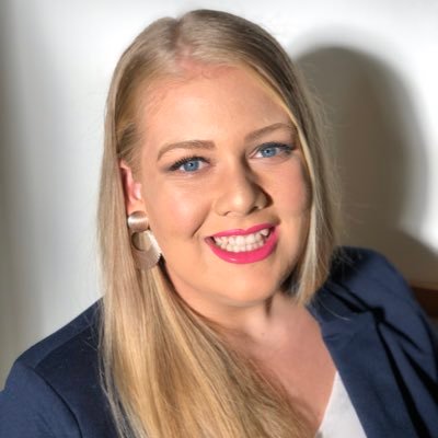 ChloeAinscow1's profile picture. All views are my own! Mainstream Liberal/Conservative 💙