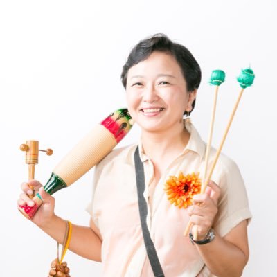 ドラムサークル ファシリテーター。ぎふドラムサークル主宰。percussion、マリンバ奏者。オリジナル曲ユニット「太陽と月」1stアルバム発売中。マリンバソロ曲「疾走」JPCより出版
<youtube>https://t.co/a1IGPFQPv7