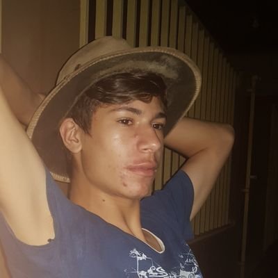 Mlkneuttro's profile picture. Só mais um mlk qualquer de 19 anos  🤷🏼‍♂️🔞
