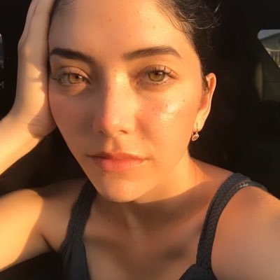 Soy Natasha, pero me dicen Natty Nat. Bienvenidos a mi diario de quejas.