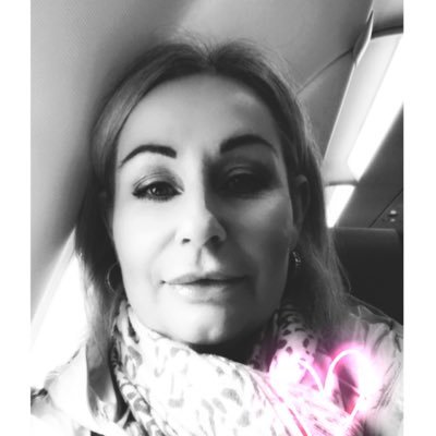 jinxlarsson's profile picture. Bowie-fantast, kreatör, emellanåt flygvärdinna, amatörkonditor/kock.