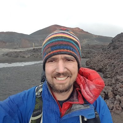 Assistant professor at @Uchile_Geologia, InSAR geodesy, GPS, DEMs, volcanoes, active tectonics, salar deformation. Mostly retweets