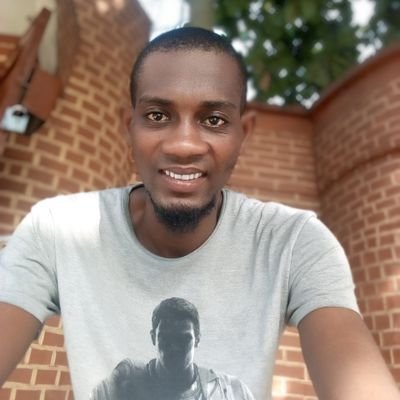 A software developer 👨💻|| A Barcelona fateful || i love football with my soul || you can catch me staring at two things, a football match or my PC.