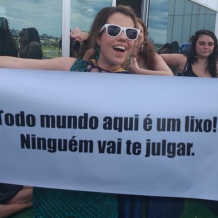 Feminista radical. Se fosse para ser feliz tava no Instagram.