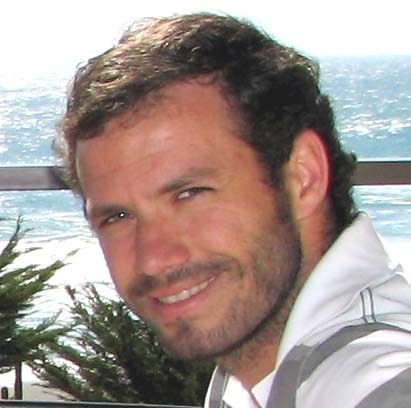 Arquitecto y MBA PUC, Casado feliz con 5 hijos. Amigo de mis amigos y del Windsurf.