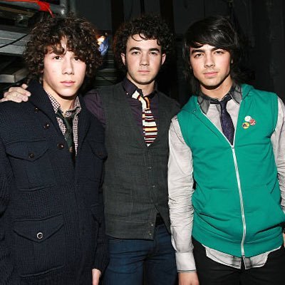 FAN PAGE. Throwback pics/vids of award winning, multi platinum selling & WOF inductees, @jonasbrothers. Fan since 2007! Run by @resendez_briana! 💖