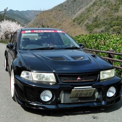 黒エボ5に乗ってます。趣味は車、ギター、プラモ等々…。
宜しくお願いします。😄