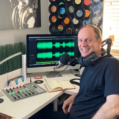 Broadcaster|Journalist|Radio Presenter @nearfm | @soundofireland | Thursday’s 7am to 1pm on Rewind on DAB| Christmas FM @christmasfm| B Side Podcast| Views Mine