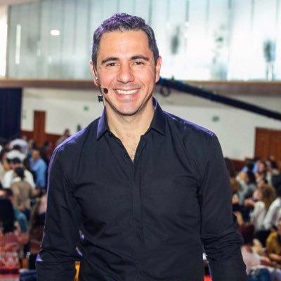 Filósofo CEO de Vive Increíble Intl, desenredando los secretos de la mente y el corazón, viviendo increíble
