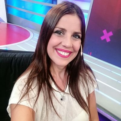 Locutora, doblajista y conductora de Radio, TV y Eventos. 
CONDUCTORA EN MUCHA RADIO 94.7 💜💫
COACH ONTOLÓGICA, EMOCIONAL y DE PAREJA.