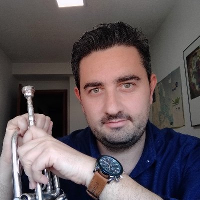 Granadino. Profesor de Enseñanza Secundaria. Ingeniero en Informática.