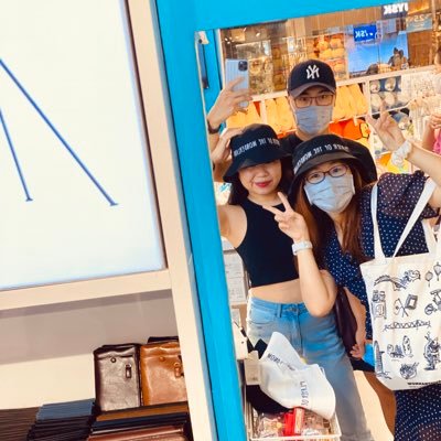 NgocLe18613324's profile picture. A typical gemini and im proud of it