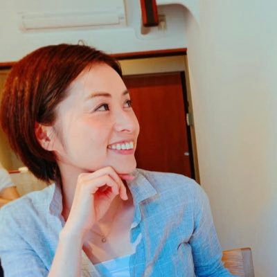 ラジオDJ&ナレーター。 エフエム石川「Flyin'Pop」。NHK金沢放送局「これってどいね」など。防災士、和菓子ソムリエ。 My favoriteは、茶道、着物、沖縄、ハワイ、器、そして猫。インスタもフォローお待ちしています。アカウントはminamisanae