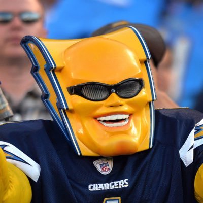 LA Chargers Sports Writer @NetworkBrawl ✏️ | BoltUpTurbo ⚡️ Podcast🎙| Destined by birth to be a #Chargers fan with a middle name Turbo 🏈 #BoltUp ⚡️