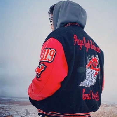 Just another small town kid... I like to make music and do anything creative. If you like to watch anime and play games then we’ll be friends😊