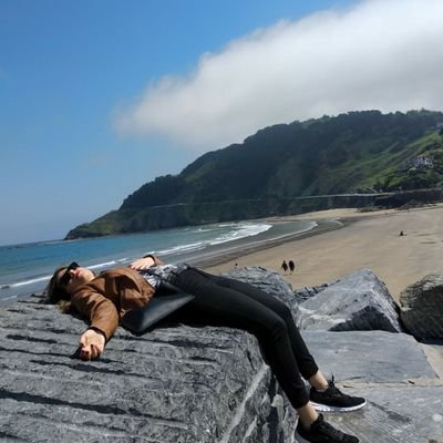 itziarsoy's profile picture. No hay tropiezo que no me lleve un poco más cerca de lo que soy. 
Opositora a teacher 🤓