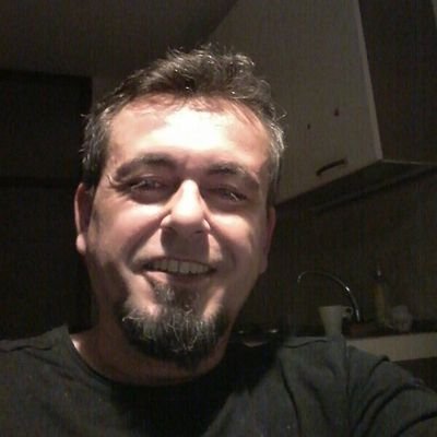 Esploratore di mondi paralleli e collezionista di idee fuori dal comune. Leggo e scrivo.