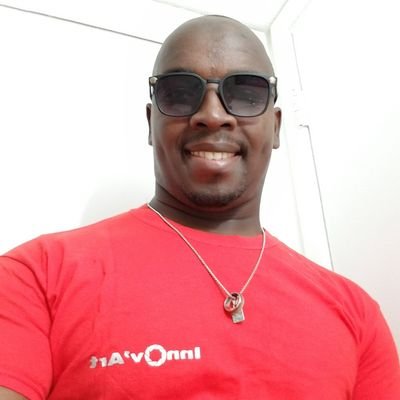 Father and married, i'm an ElectroMechanical engineer (FDS-UEH). Photographer and Graphic designer at InnOv'Art