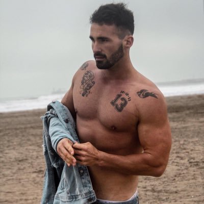 𝐼𝑁𝑆𝑇𝐴𝐺𝑅𝐴𝑀 @pablodenombre 🎙 A veces, cuando viene, lo escribo y lo canto. 🎙 Link de mis temas debajo.