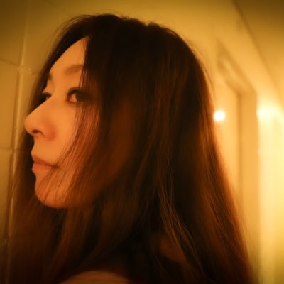 Artist/Actress/Art Model/Writer/Translator. パグと犬と美しいものが好き。信長さんの生きてた歳を超えたのであとは余生を愉しんで生きています。