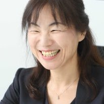 社長になってみない？と言われ、事務員から女社長に。

ホワイト企業研鑽賞を受賞した平均年齢35歳の製造会社を経営。元々、製造業は嫌いでした。

とりあえず、やってみない？そうしないと分からない！という性格。

レジ打ちのおばさんに憧れるような事務員だった私が「行動してよかったこと」について発信します。