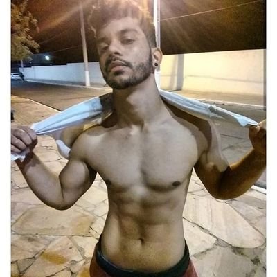 •21 anos
•bacharelado em Ed física
•pernambucano ☀️
•solteiro
•cristão
•musculação
•otaku
•leitor
•cozinheiro