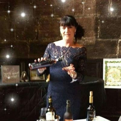 Technical Specialist in the Generous Wines and Vinegars of Montilla Moriles and whisky enthusiast.