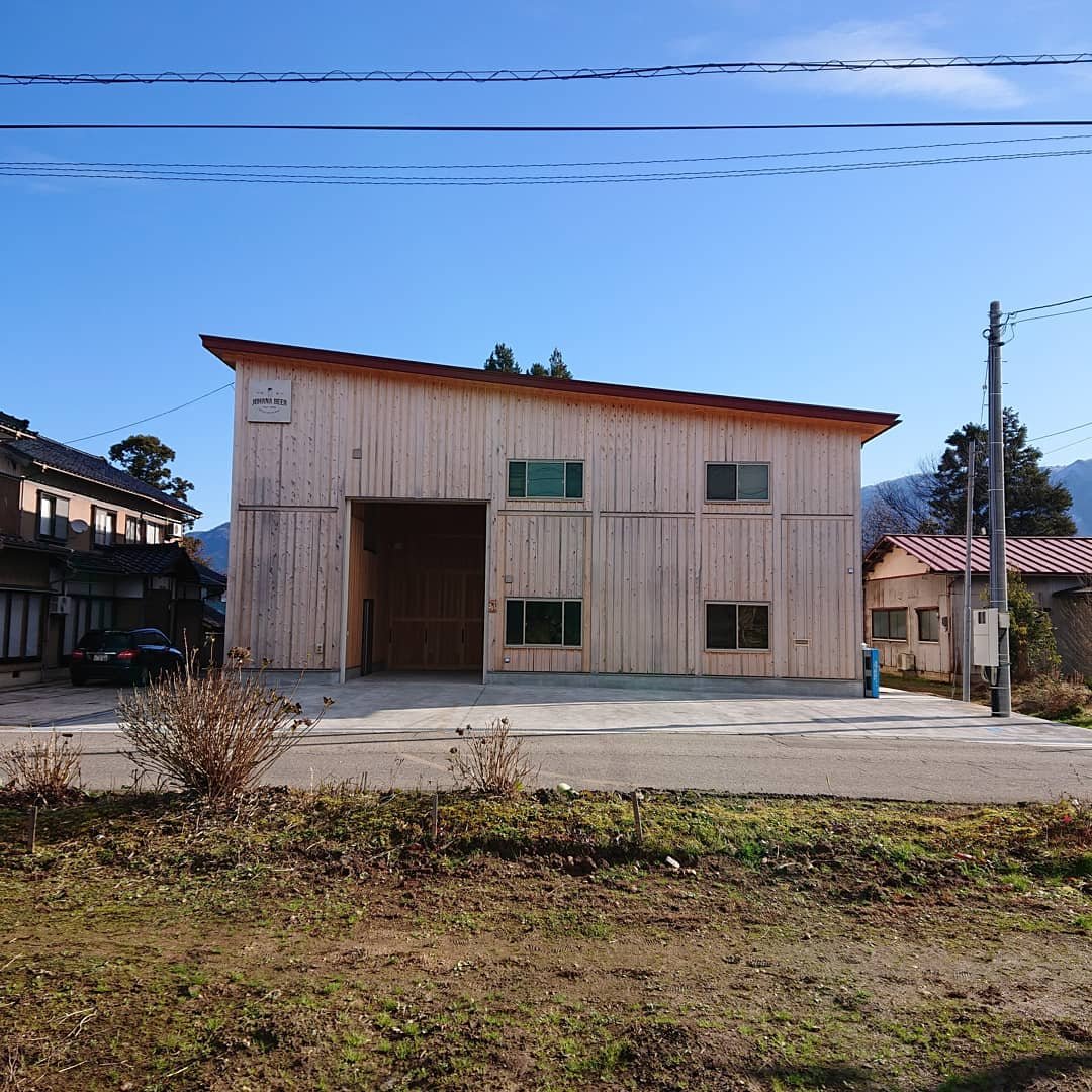 富山の小さな地ビール屋城端麦酒です。
漢字がわかりづらいのでひらがなでもう一度〔じょうはなびーる〕です。
ビールつくりを自分なりのスタイルでどう楽しむか奮闘中です！
うちでしか出来ないことをいっぱいやって行きますのでヨロシクです。