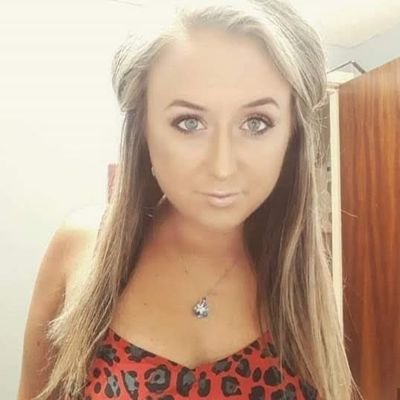 Coffee Addict - Gaming Nerd - Makeup Addict - Linkin Park Fam - WWE Fan - Supports Tottenham Hotspur 💋
