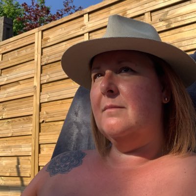 aliceounette24's profile picture. 