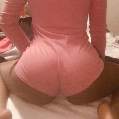 NSFW🤫 18+ Content creator Promise you won’t be sorry😋🤞🏾 No meetups🚫👐🏾 Shaking my phat ass🍑🥵👅 Subscribe to my onlyfans💦