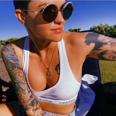 ILoveSia3's profile picture. “Você atira em mim, mas eu levanto.
Você atira em mim, mas eu não caio. Sou feita de titânio.”🎶 @sia / LGBT❤🌈 e gamer