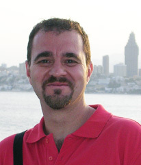Director creativo en Impacta Comunicación. Planificación y desarrollo de campañas publicitarias, estrategias de marketing y proyectos editoriales.