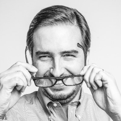 amelossi's profile picture. En las estanterías del frente. Re inventando.