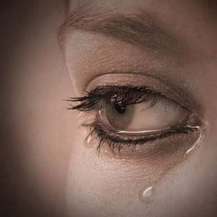 ھەموو کەس شایەنی تۆ نییە بھێڵە بکەوی
ھەم لە دڵت
ھەم لە چاوت-کوردستان