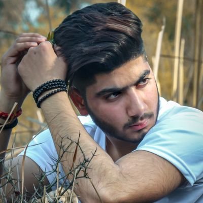 KhajuriaShreyes's profile picture. LOVE | PEACE | RESPECT

“मृत्युञ्जयाय रुद्राय नीलकन्ताय शंभवे
अमृतेषाय सर्वाय महादेवाय ते नमः”