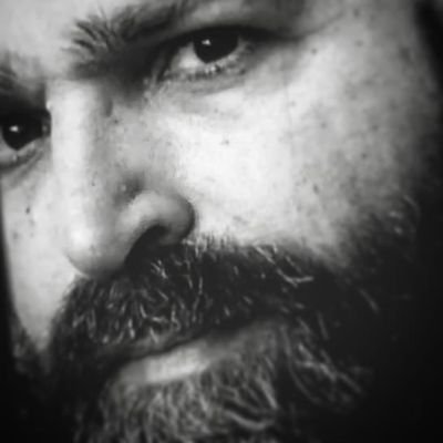 Ciao, mi piace andare sempre oltre, essere circondato da persone positive, grazie a loro la mia vita è sempre solare.