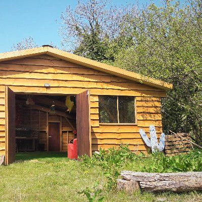 The Green Heart is an ecotherapy and workshop space surrounded by breathtaking scenery, situated between Frome & Glastonbury. Perfect for groups up to 30.