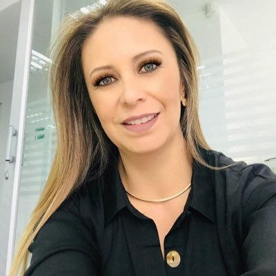 Periodista, Presentadora de TV, Productora General de GLOCO