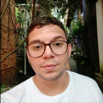 Desenvolvedor front-end, gosto por fotografia e culinária. Um cara que normalmente toma mais café que água…